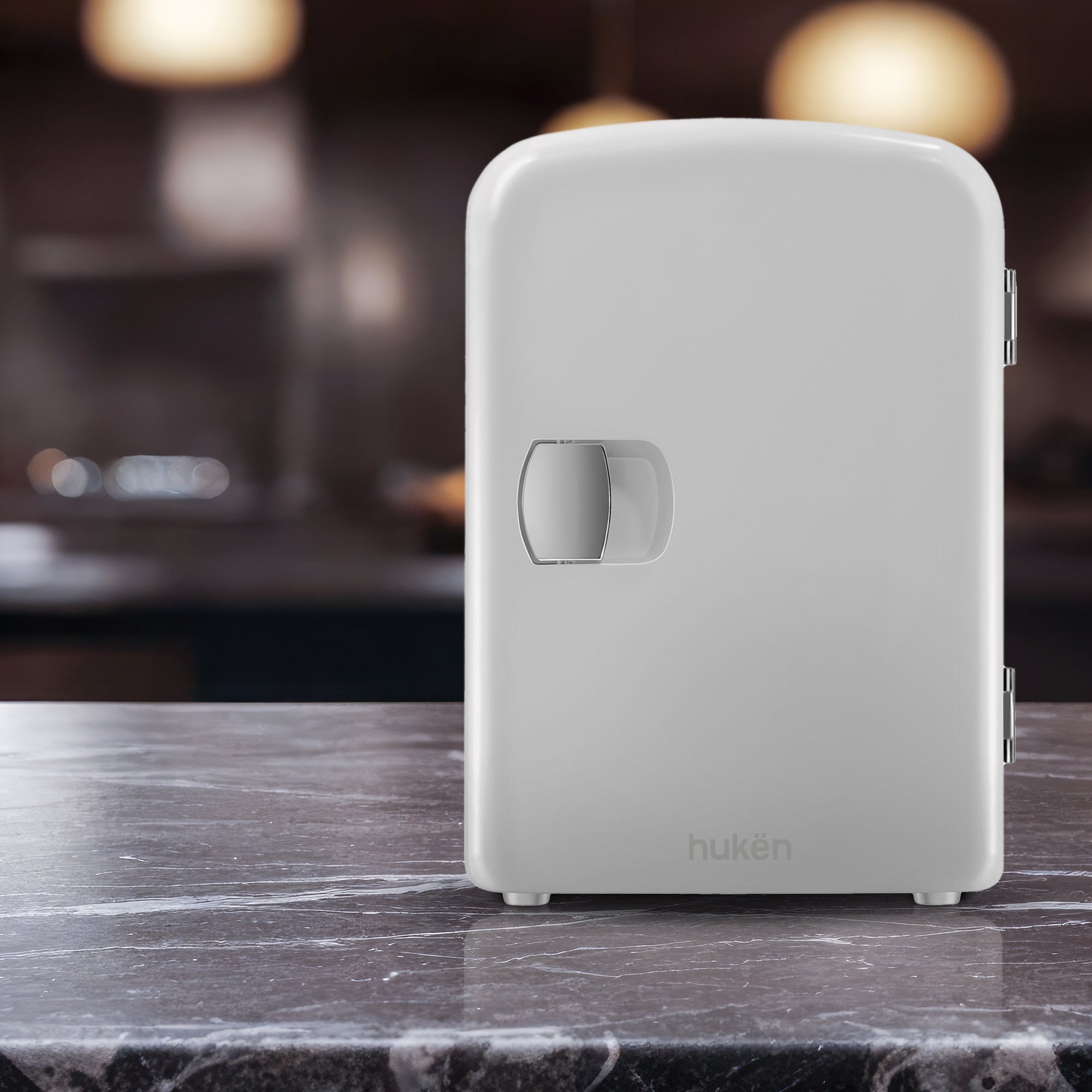 Mini Refrigerador Blanco FRESHLUX 4L | Skincare, Snacks o 6 Latas | Enfría y Calienta | Portátil y Compacto | Repisa Extraíble | Enchufes para Casa y Auto | Hukën