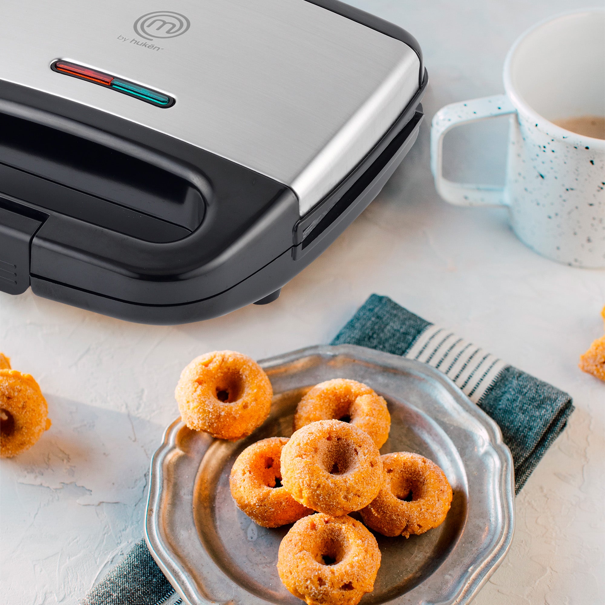 Máquina de Donas HEAT+ | 8 Mini Donas de 5cm | Tecnología FLASH-COOK | Calentamiento Rápido y Uniforme | Antiadherente | Acero Inoxidable | Luces Indicadoras | Diseño Compacto | Hukën x MasterChef